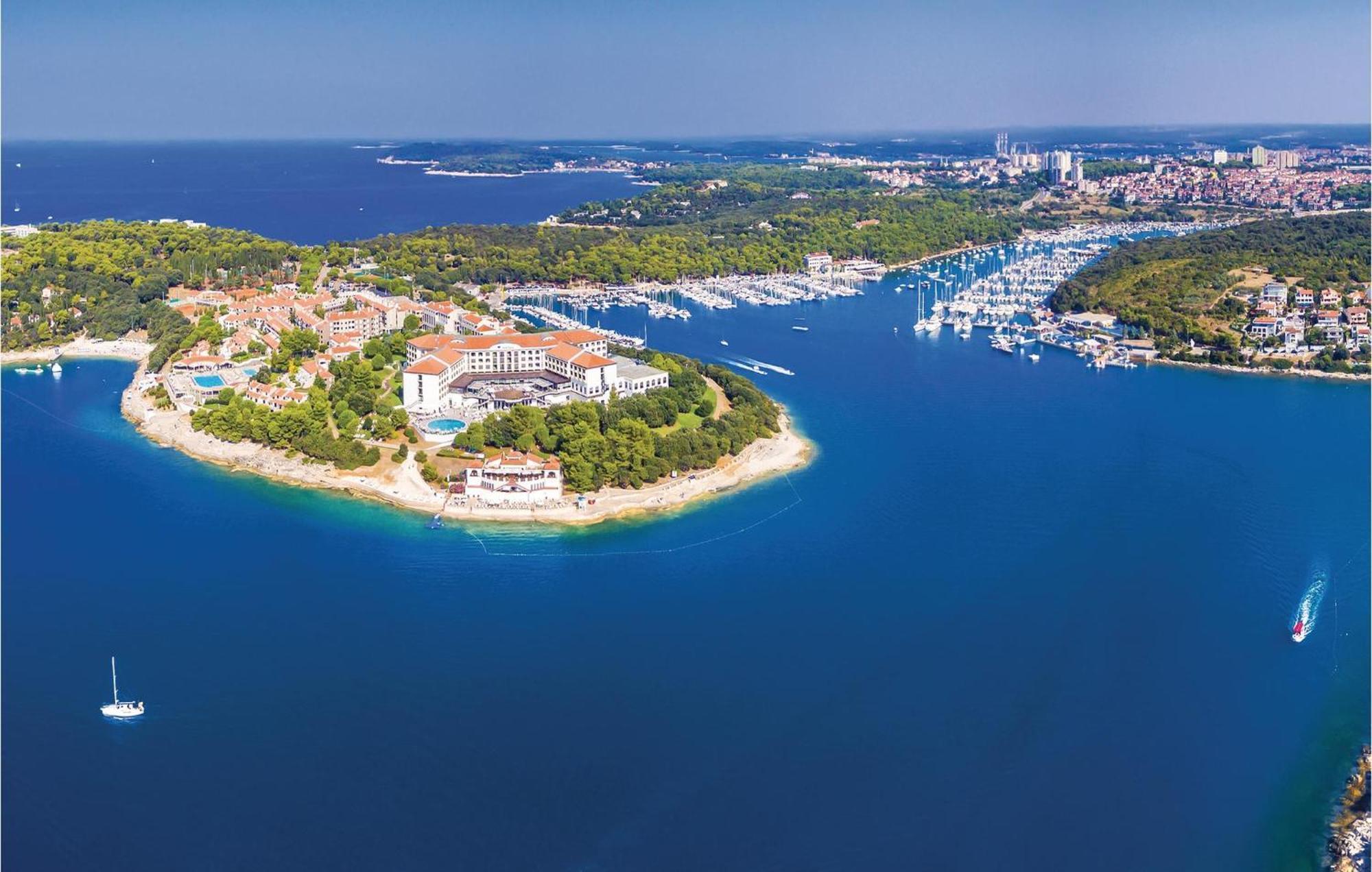 Awesome Apartment In Pula With Wifi 외부 사진