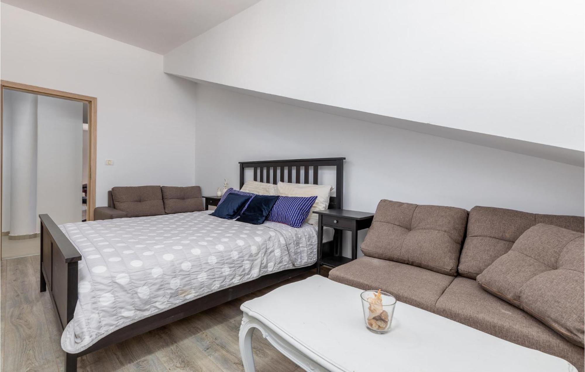 Awesome Apartment In Pula With Wifi 외부 사진