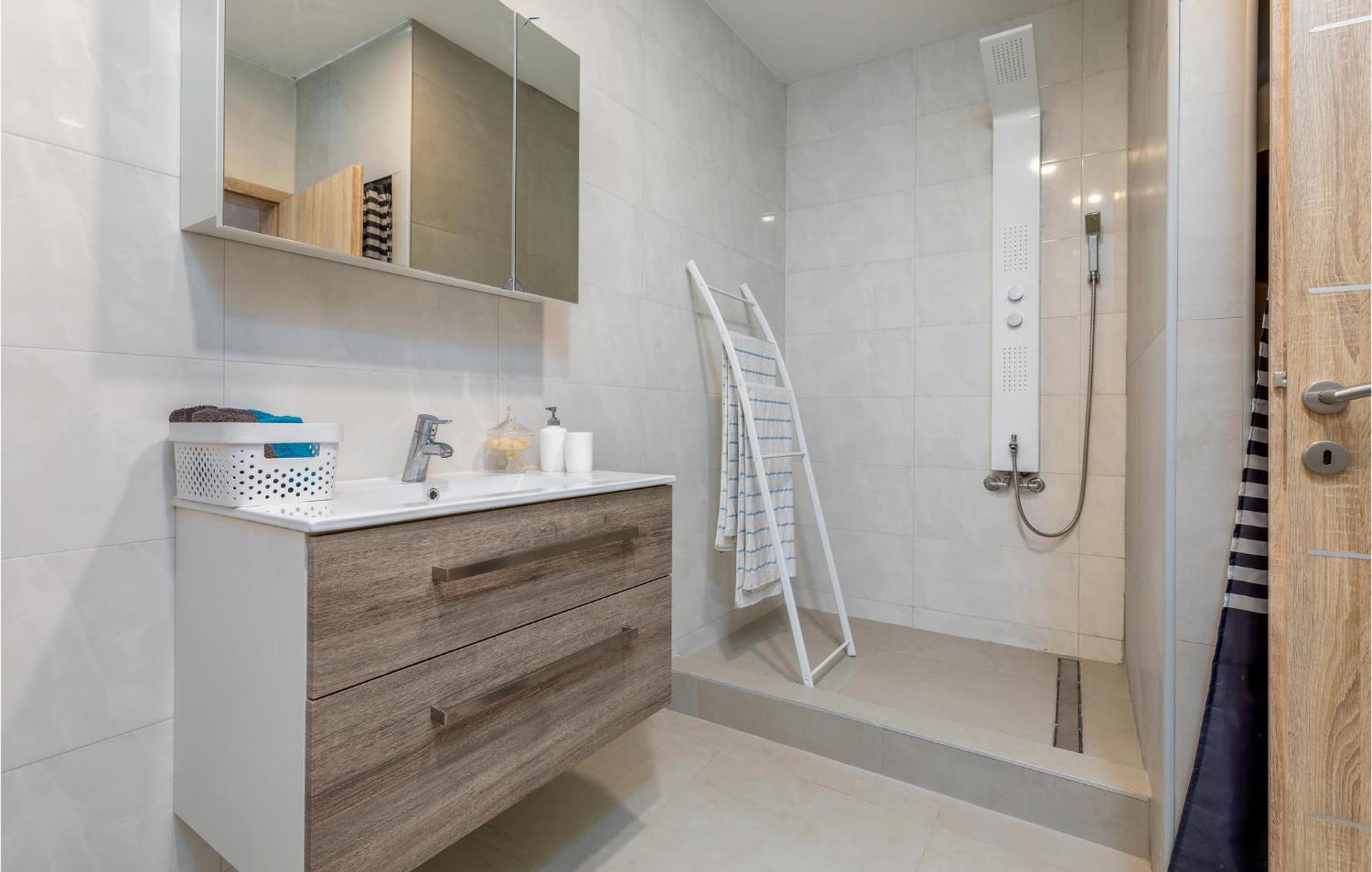 Awesome Apartment In Pula With Wifi 외부 사진